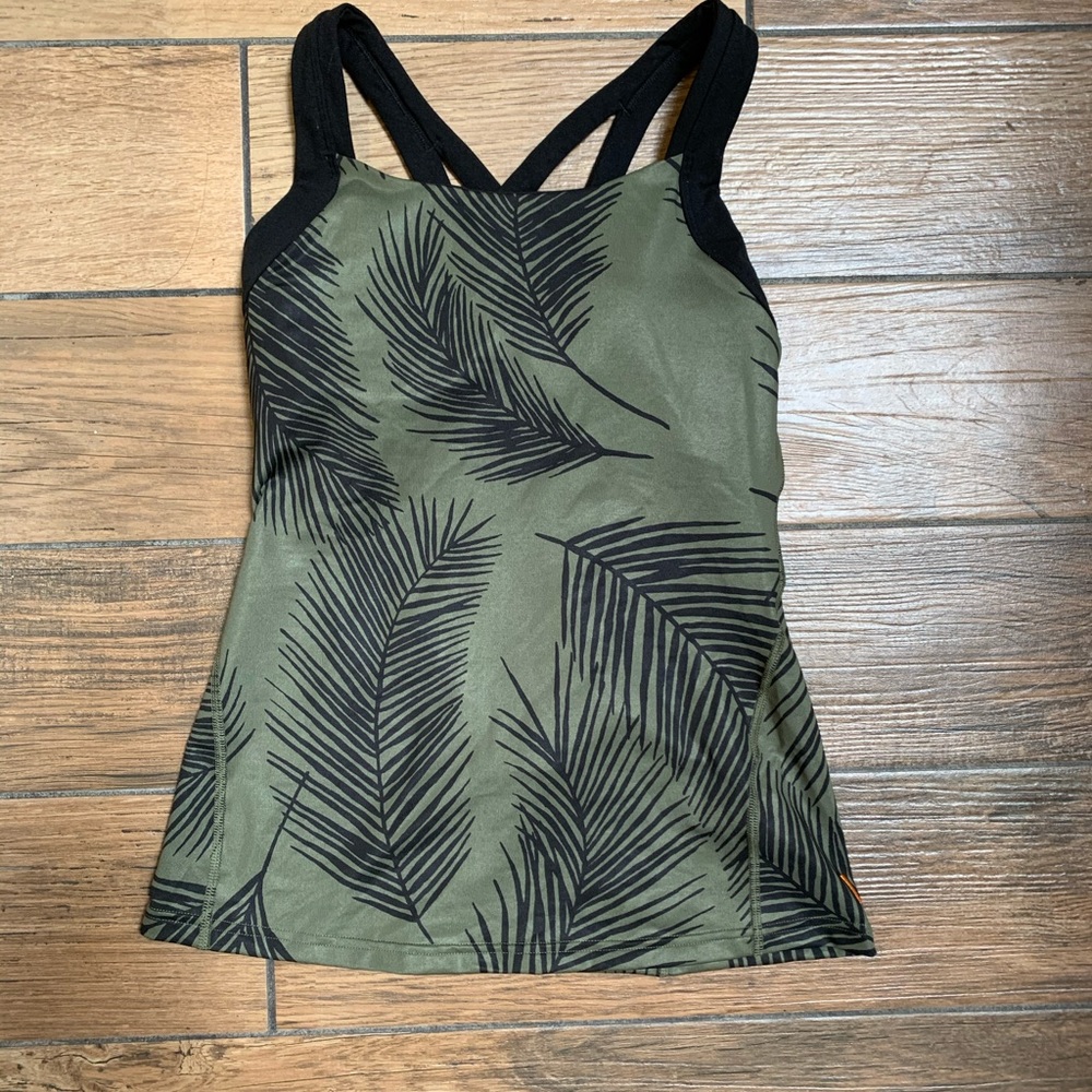 NWOT Lucy built in bra workout shirt